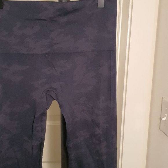 Spanx look at me now camo leggings size L - Picture 4 of 6